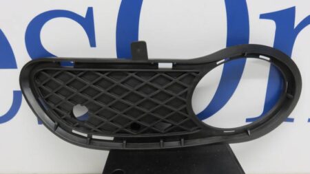 A2038851023 2037600118 W203 Bumper rooster mistlamp rechts voor