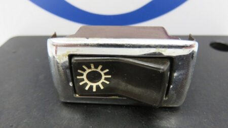 A0018210251 0018210251 15013900 W108 W109 W111 W114 W115 Binnenverlichting schakelaar licht verlichting