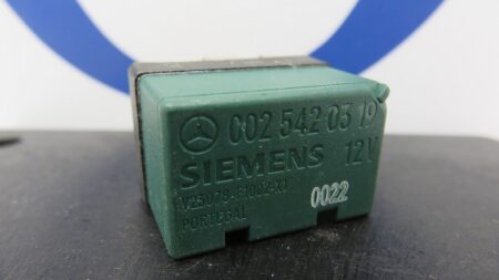 A0025420319 0025420319 W168 W202 W203 W208 W209 W210 W211 W414 W463 Ruitenwisser systeem relais