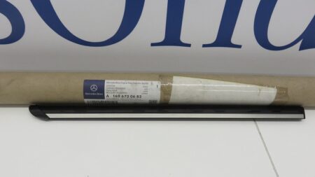 A1696730683 1696730683 W245 B-klasse Sierlijst achterraam klein rechts