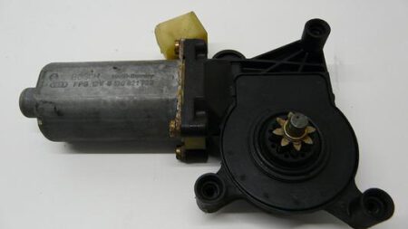 A2088201342 2088201342 0130821722 W208 CLK/Cabrio Raammotor links voor