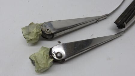 A1138200344 A1138200444 W111 W113 Heckflosse ruitenwisser armen chroom rvs