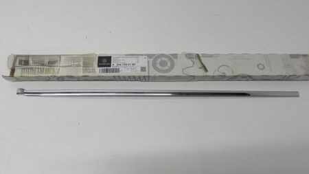 A2047300180 2047300180 W204 Chromen sierlijst midden links achter