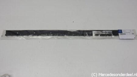 A4157210680 4157210680 W415 Deur portier afdichting onderzijde links voor