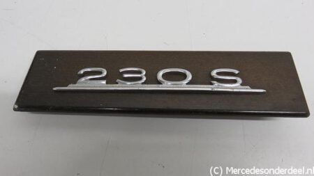 A1116890139 1116890139 W111 230S Radio front deksel