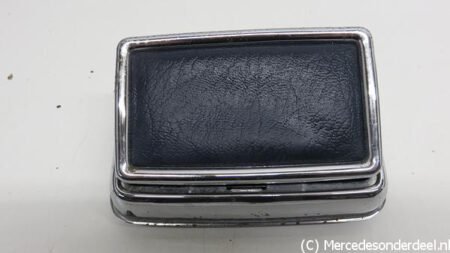 A1118101330 1118101330 A1168100030 1168100030 R107 W108 W109 W111 W112 W114 W115 W116 Asbak blauw achter deur