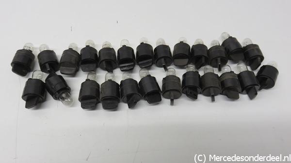 24x Fender Door Molding Trim Clips For Mercedes – OEM 0019882081, Fits R107 W108 W109 W123
