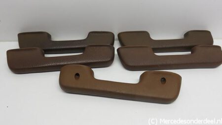 A1159700101 1159700101 W114 W115 Strich 8 Armsteun links achter cognac