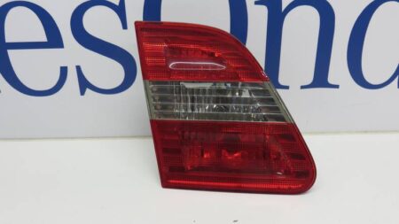 A1698201564 1698201564 W245 B-klasse Achterlicht klep links