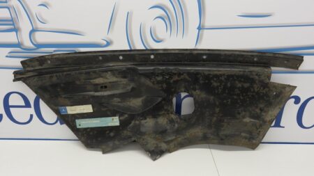 A1106260575 1106260575 A1106201361 1106201361 W110 Heckflosse Wielkast chassis deel links voor