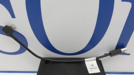 A2228200300 2228200300 W117 W218 W222 Media Interface USB-A/LIGHTNING