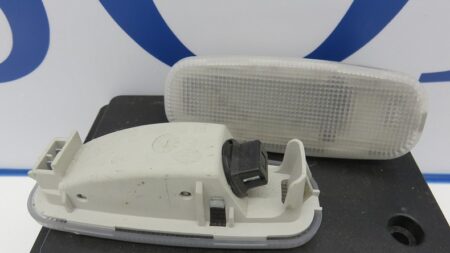 A2108204001 2108204001 W203 W210 W211 W212 W218 W240 W463 Binnenverlichting D stijl