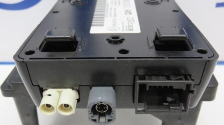A1728100011 1728100011 W117 W156 W246 W176 Becker navigatie module houder
