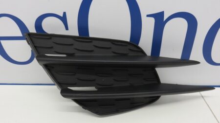 A1778858300 1778858300 W177 Voorbumper rooster links onder AMG Styling