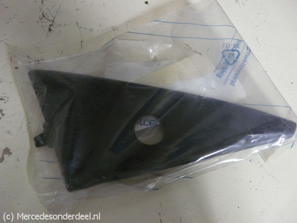 A2017251811 Afdekplaat rubber spiegel rechts met gat