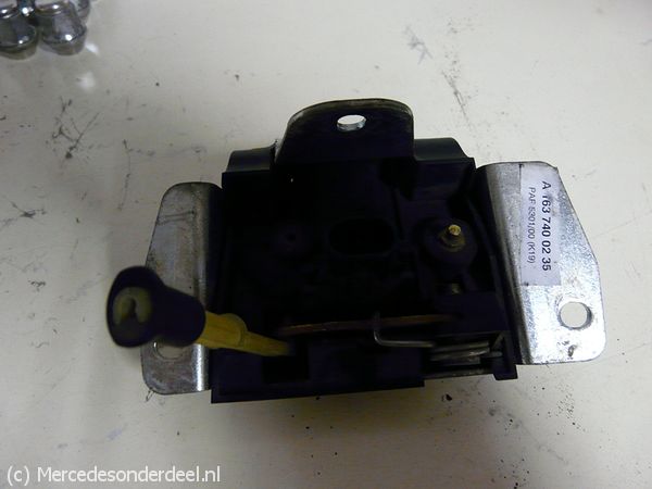 A1637400235 A 1637400235 Kofferbak slot