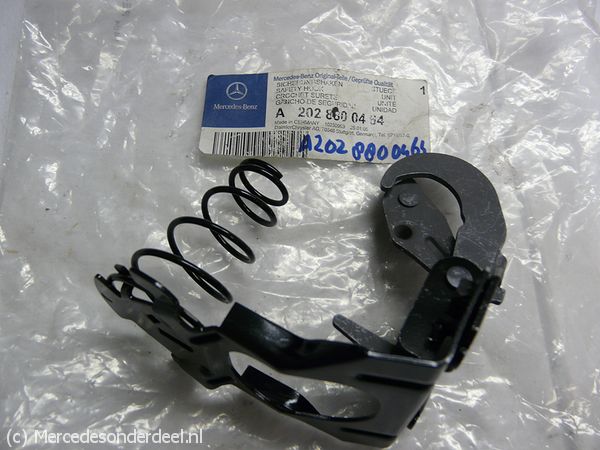 A2028800464 2028800464  Motorkap vanger slot